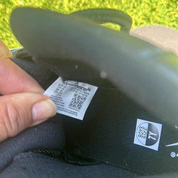 Air Jordan 11 Retro (GS) - Picture 4 of 7